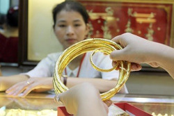 Nên mua hay bán vàng?