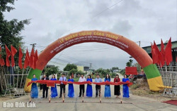 Huyện M’Drắk khánh thành công trình giao thông kỷ niệm 120 năm thành lập tỉnh Đắk Lắk