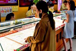 Giá vàng hôm nay, 2-11: Lao lên rồi giảm mạnh