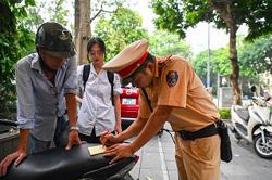 Tài xế sẽ phải kiểm tra lý thuyết, mô phỏng khi bị trừ hết điểm bằng lái