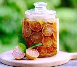 Cách ngâm chanh đào với đường phèn trị ho hiệu quả