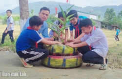 Thầy giáo trẻ hết lòng vì học sinh thân yêu