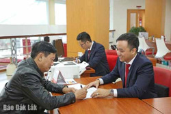 Lãi suất huy động bất ngờ tăng “nóng”: Áp lực mùa tín dụng cuối năm