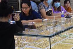 Vàng thế giới tăng nhẹ trong lúc chờ kết quả bầu cử Mỹ, giá vàng tại Việt Nam tiếp tục giảm