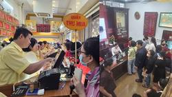 Đổ xô bán vàng khi giá giảm sâu