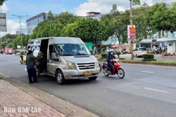 “Xe dù, bến cóc” náo loạn nội thành