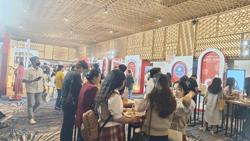 Nhộn nhịp sắm Tết trên thương mại điện tử