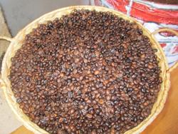 Giá cà phê hôm nay 12-12: Đua nhau chốt lời