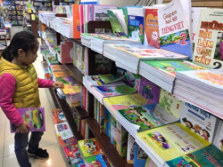 Giá sách giáo khoa vẫn cao