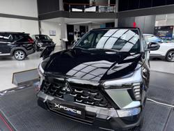 Doanh nghiệp ô tô đua nhau "đi buôn"