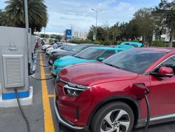 Người tiêu dùng ngày càng quan tâm đến xe điện