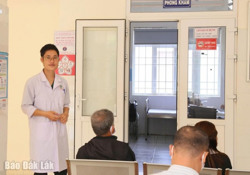 Tấm lòng nhân ái của người thầy thuốc trẻ