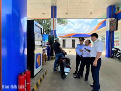 Không xuất hóa đơn điện tử từng lần bán lẻ xăng, dầu có thể bị xử lý pháp luật về hình sự