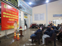 Tuyên truyền, hướng dẫn đội ngũ lái xe khách chấp hành pháp luật về giao thông