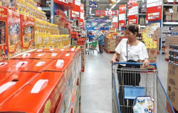 Hàng Tết dồi dào, không lo giá cao