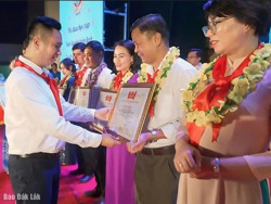 Đắk Lắk có 1 thầy giáo được tuyên dương phụ trách Đội tiêu biểu toàn quốc