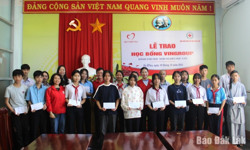 Quỹ Thiện Tâm trao học bổng cho học sinh, sinh viên nghèo học giỏi năm học 2024 - 2025