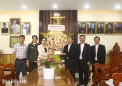 Đoàn đại biểu Quốc hội tỉnh thăm, chúc mừng các tổ chức, chức sắc tôn giáo dịp Giáng sinh