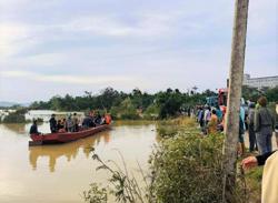 Nghi vấn người mẹ ôm con 4 tuổi nhảy cầu tự tử