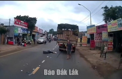 Hai sinh viên thương vong sau va chạm với xe tải