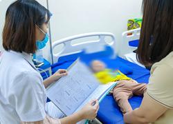 Bé trai rối loạn ý thức sau khi uống oresol pha quá đặc