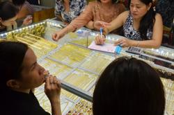 Giá vàng hôm nay, 28-12: Bất ngờ đảo chiều lao xuống