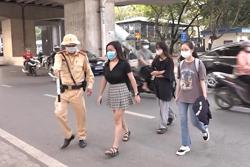 Người đi bộ qua đường không đúng nơi quy định sẽ bị phạt tiền