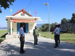 Điện về bừng sáng buôn làng