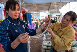 Độc đáo chợ phiên Ea Wy