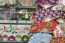 Mở lối cho du lịch mua sắm