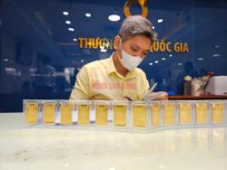 Giá vàng SJC lại "bốc hơi" nửa triệu đồng mỗi lượng
