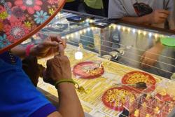 Giá vàng hôm nay, 23-2: Đối mặt với áp lực đi xuống