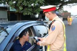 Văn hóa “Đã uống rượu, bia thì không lái xe” dần trở thành thói quen