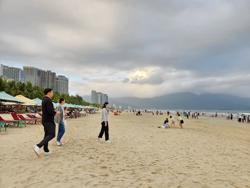 Tăng trần giá vé máy bay: Công ty du lịch lo khách chuộng đi nước ngoài hơn trong nước