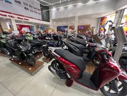 Sát Tết, giá xe máy "nhảy múa" liên tục