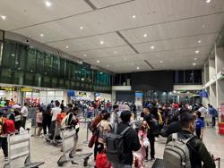Vì sao chậm, hủy chuyến bay Tết tăng đột biến?