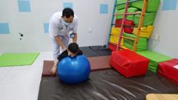 Lần đầu tiên, nhà khoa học Việt phát hiện đột biến gien gây tăng nguy cơ tự kỉ ở trẻ