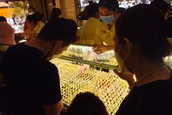 Giá vàng hôm nay, 13-3: Vàng thế giới bị bán chốt lời