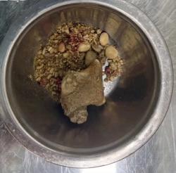 "Ớn lạnh" với những thứ lấy ra trong người một nhân viên siêu thị