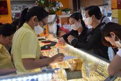 Giá vàng hôm nay, 15-3: Đảo chiều sụt giảm