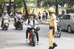 Lái xe 50cc, xe máy điện phải có bằng lái?