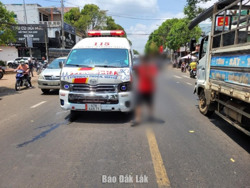 Xe cứu thương va chạm với xe đạp điện: Một học sinh lớp 7 tử vong