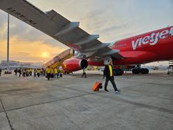 Ít hãng bay nhưng lại cạnh tranh khốc liệt!