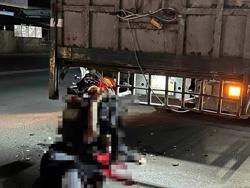 Tông vào xe tải, 2 thanh niên tử vong tại chỗ