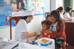 Ngăn chặn dịch sởi: Không bỏ sót đối tượng tiêm chủng