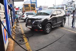 Doanh nghiệp tự quyết giá xăng dầu: Nên hay không?