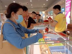 Giá vàng SJC chạm mốc 81 triệu đồng/lượng, vàng nhẫn tăng vọt