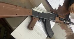 Thực hư chuyện 2 thiếu niên "mang súng AK" dạo phố