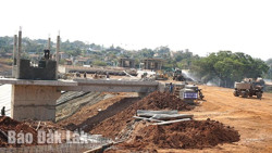 Tháo gỡ vướng mắc, đẩy nhanh tiến độ thi công