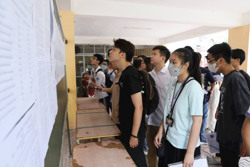 “Tuýt còi” tuyển sinh, vì sao?